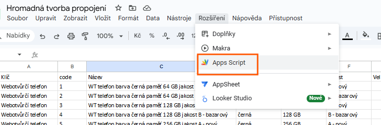 Tabulka Google Sheets s variantami produktů a otevřeným menu Rozšíření se zvýrazněnou položkou Apps Script